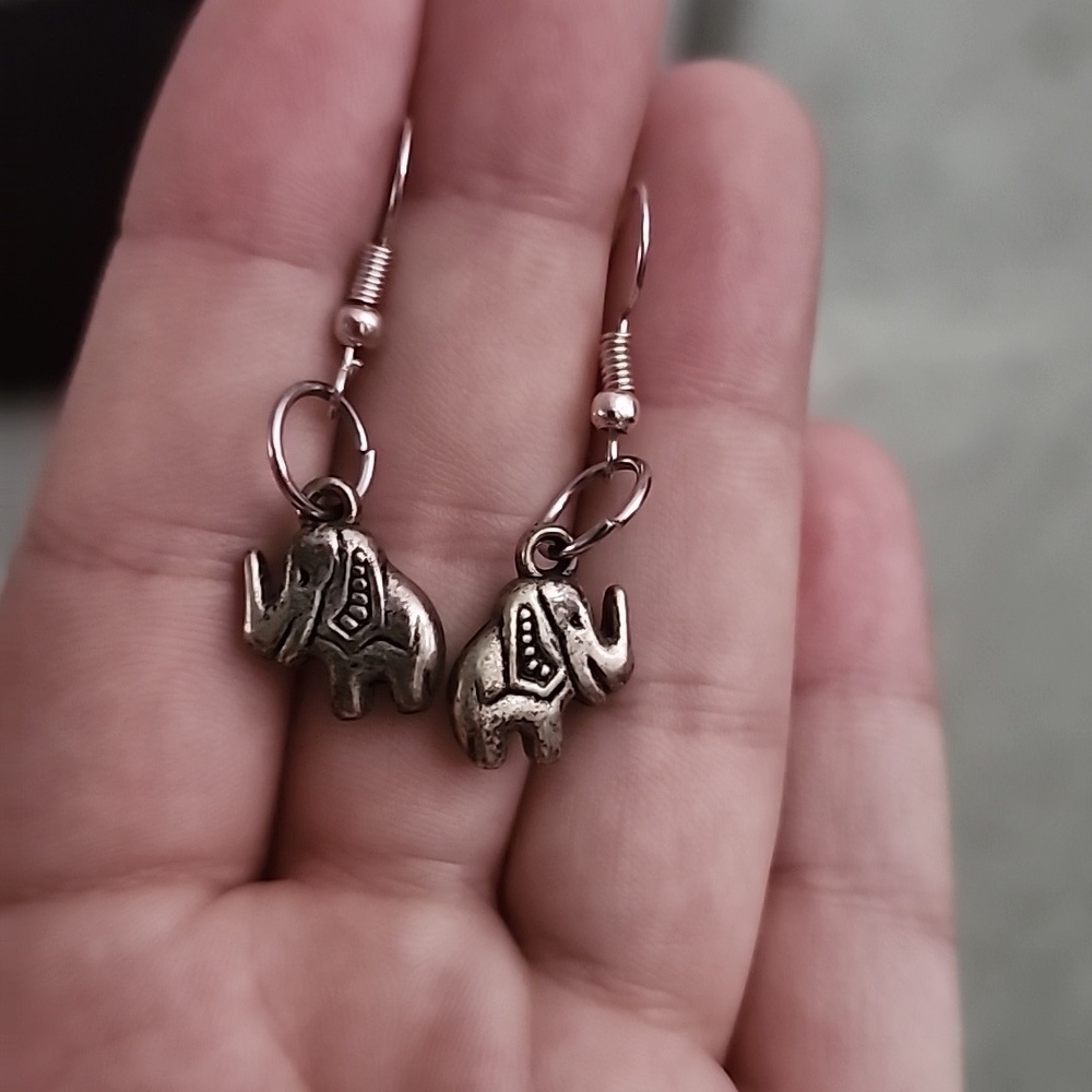 (84) Elephant Charm Earrings